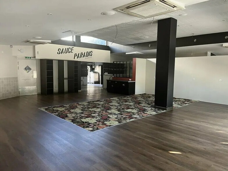 Local commercial dans Nantes à louer - Photo de l’immeuble – Image 1 sur 5