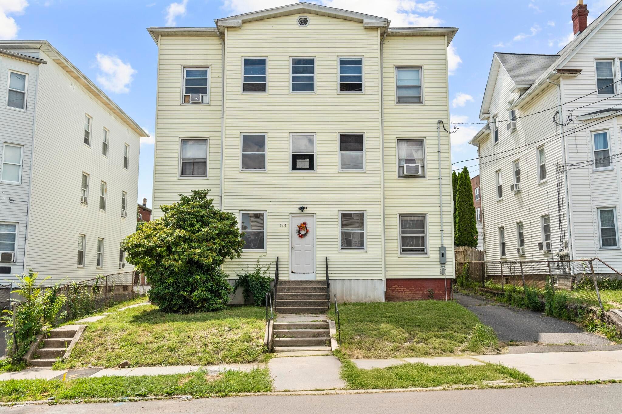 164 Grove St, New Britain, CT à vendre Photo de l’immeuble– Image 1 sur 24