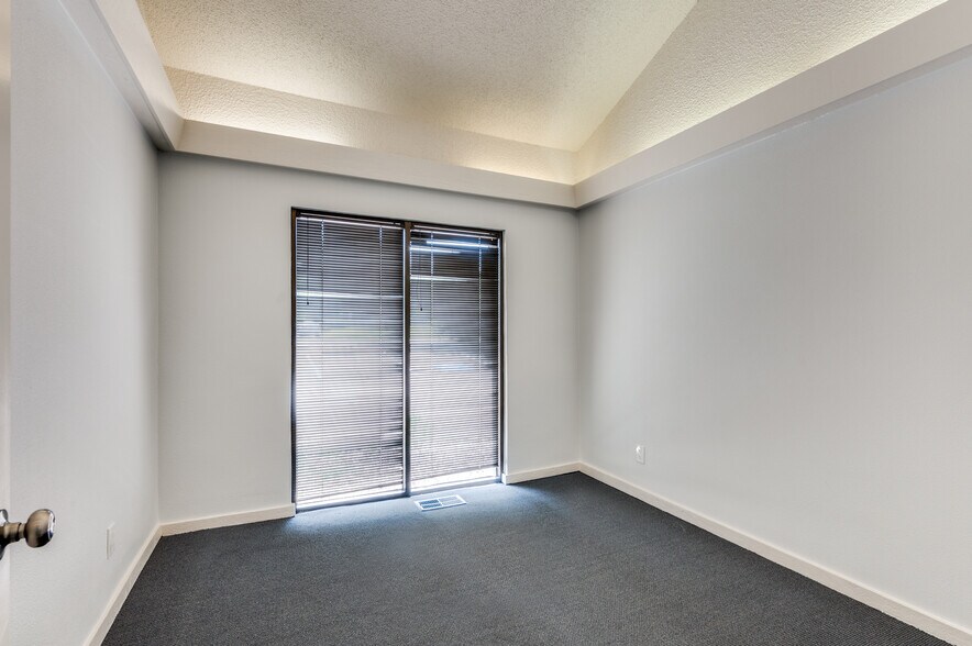 1725 Cimarron Trl, Hurst, TX à louer - Photo de l’immeuble – Image 3 sur 21