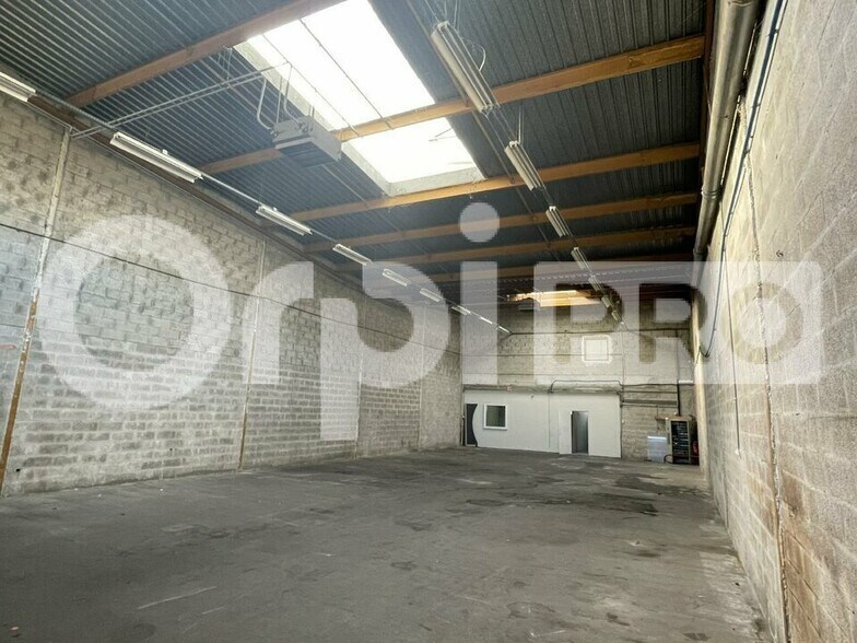 Industriel/Logistique dans Coignières à louer - Photo de l’immeuble – Image 2 sur 5