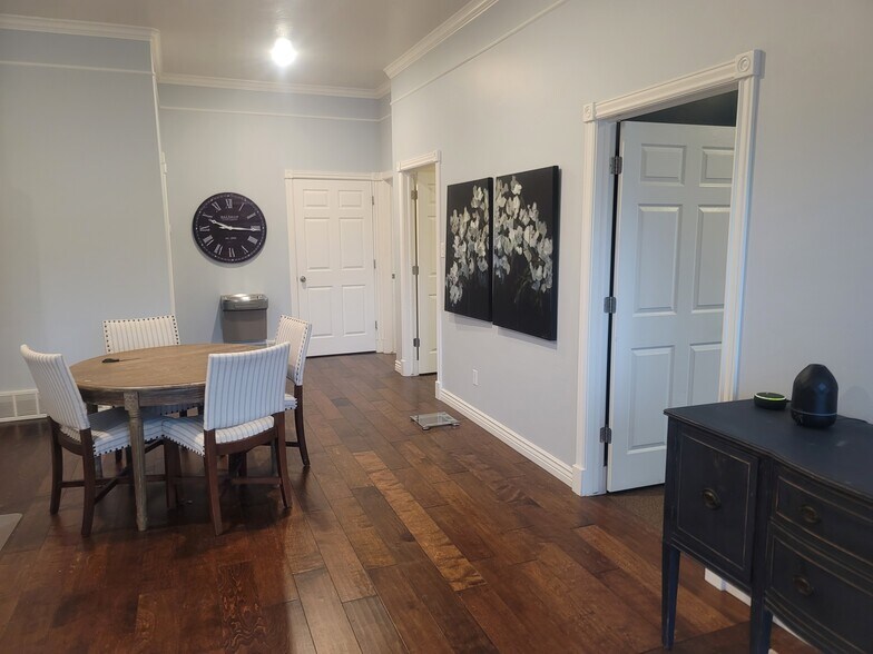 579 W Center St, Pleasant Grove, UT à louer - Photo de l’immeuble – Image 3 sur 16