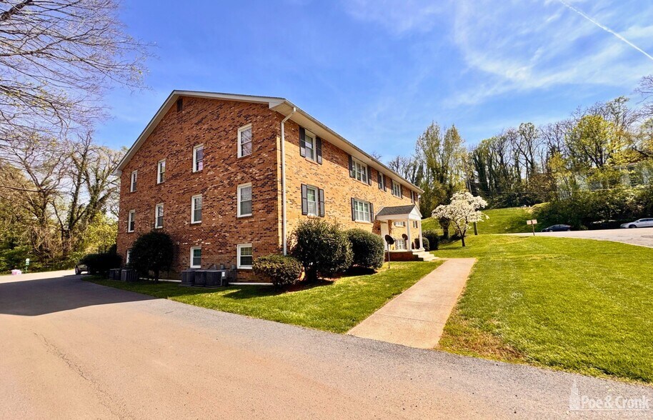 6154 Darby Rd, Roanoke, VA à vendre - Photo de l’immeuble – Image 3 sur 10