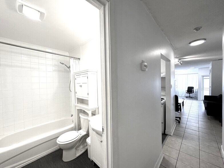 2963-2965 Dundas St W, Toronto, ON à vendre - Photo intérieure – Image 3 sur 38
