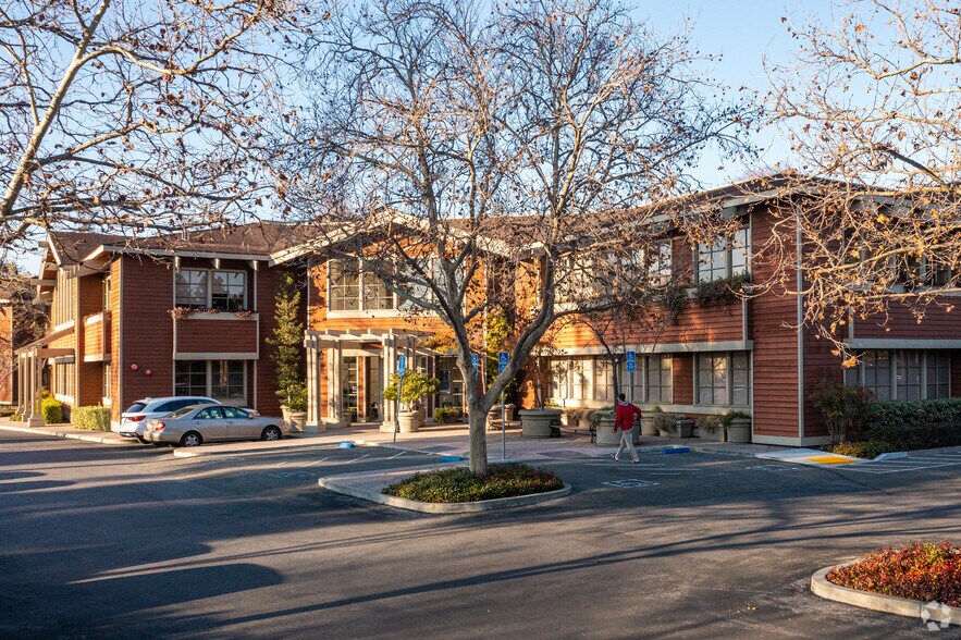 1174 Castro St, Mountain View, CA à louer - Photo de l’immeuble – Image 1 sur 6