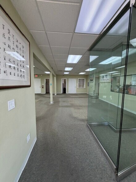3738 E Colorado Blvd, Pasadena, CA à louer - Photo de l’immeuble – Image 2 sur 11