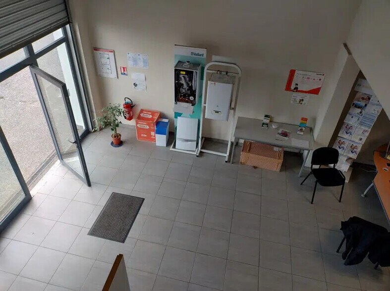 Local d’activités dans Chambéry à louer - Photo de l’immeuble – Image 3 sur 12