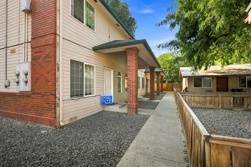 1403-1407 S 18th Ave, Yakima, WA à vendre - Photo de l’immeuble – Image 2 sur 14