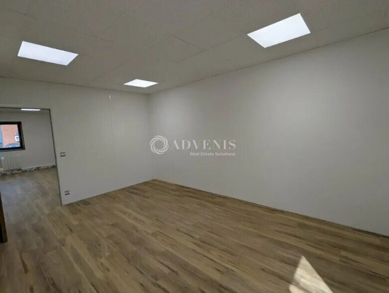 Bureau dans Savigny-le-Temple à louer - Photo intérieure – Image 3 sur 8