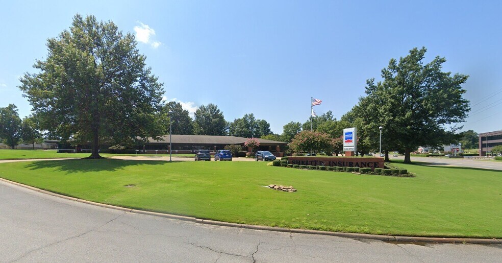 1709 E Highland Dr, Jonesboro, AR à vendre - Photo de l’immeuble – Image 1 sur 9