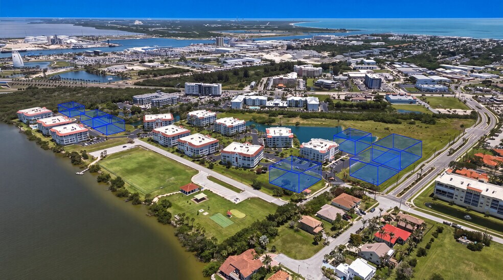 8955 Puerto del Rio Dr, Cape Canaveral, FL à vendre - Photo de l’immeuble – Image 2 sur 13