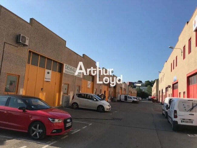 Plus de détails pour Local d'activités à louer