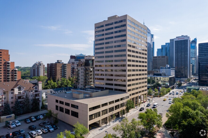 700-710 4th Ave SW, Calgary, AB à louer - Photo de l’immeuble – Image 3 sur 6