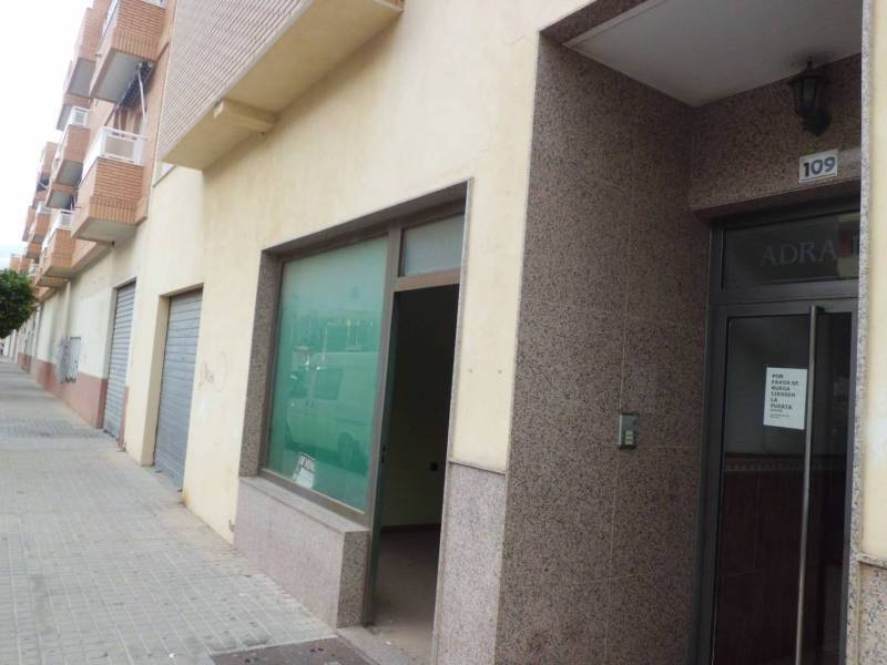 Local commercial dans El Ejido, Almería à louer Photo de l’immeuble– Image 1 sur 8