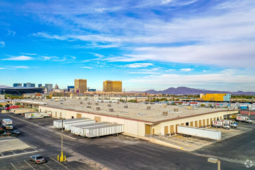6065 Polaris Ave, Las Vegas, NV à louer - Photo de l’immeuble – Image 2 sur 4