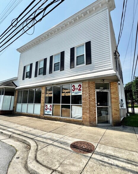 520 Montgomery St, Laurel, MD à vendre - Photo de l’immeuble – Image 2 sur 17