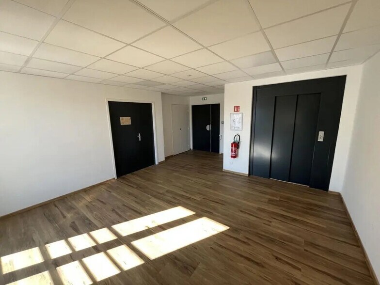 Bureau dans Toulon à louer - Photo de l’immeuble – Image 3 sur 11