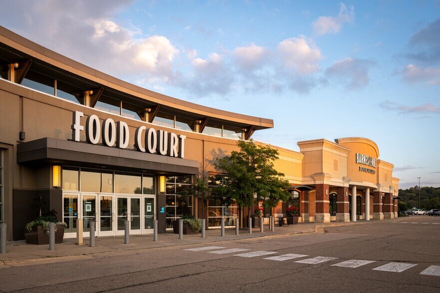 333 Apache Mall, Rochester, MN à louer - Photo de l’immeuble – Image 2 sur 24