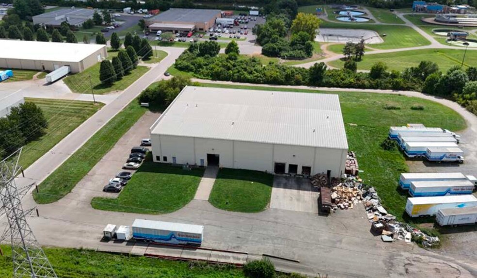 9917 Charter Park Dr, West Chester, OH à vendre - Photo de l’immeuble – Image 2 sur 8