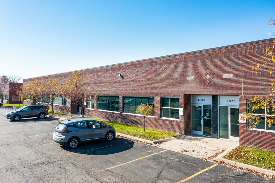 47075-47119 Five Mile Rd, Plymouth, MI à louer - Photo de l’immeuble – Image 3 sur 14