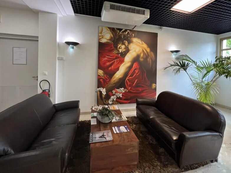 Bureau dans Rueil-Malmaison à louer - Photo de l’immeuble – Image 2 sur 27