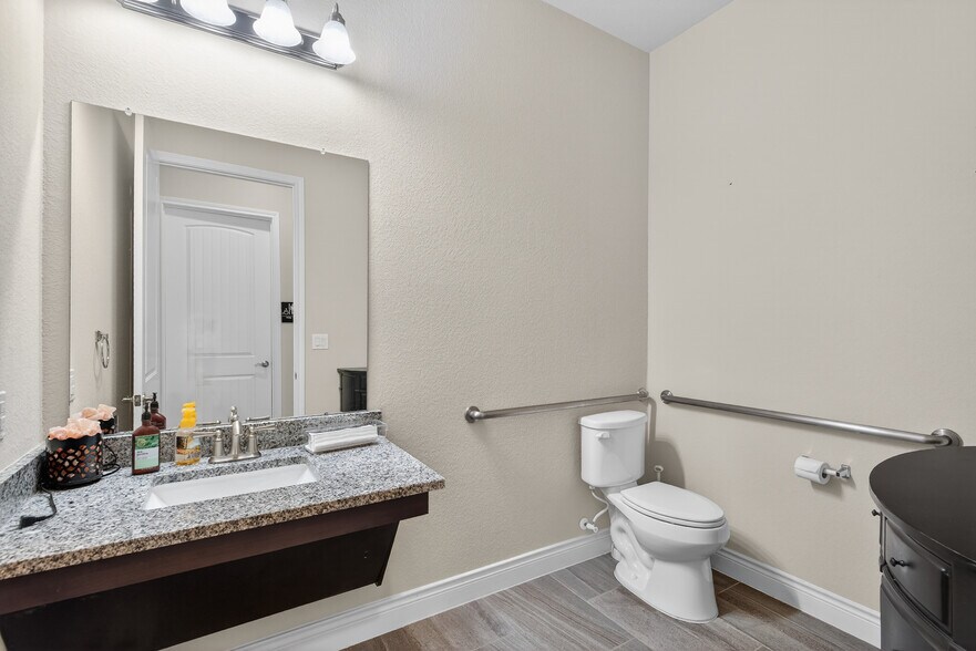 32400 SH 249, Pinehurst, TX à vendre - Photo intérieure – Image 3 sur 23