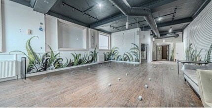306 Eglinton Ave W, Toronto, ON à louer Photo intérieure– Image 2 sur 4
