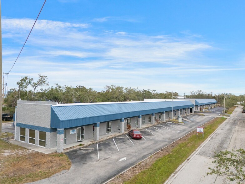 1882 Porter Lake Dr, Sarasota, FL à vendre - Photo de l’immeuble – Image 3 sur 53