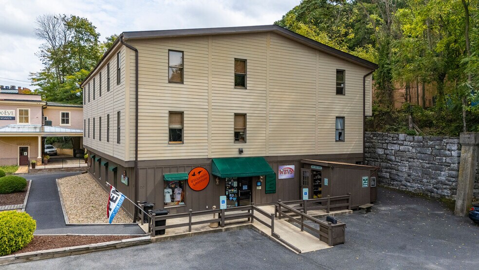 50 Middlebrook Ave, Staunton, VA à vendre - Photo de l’immeuble – Image 2 sur 79