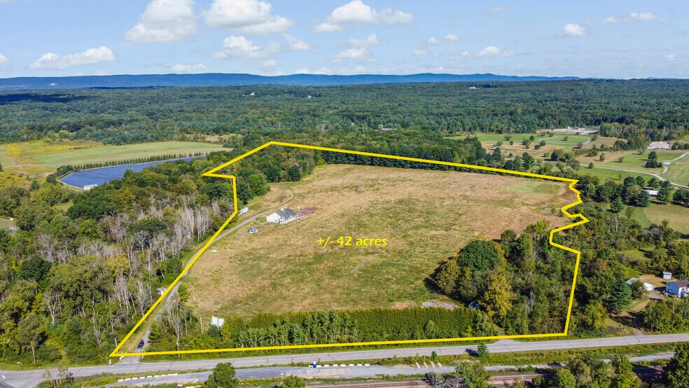 2 Bloomfield Rd, Saratoga Springs, NY à vendre - Photo de l’immeuble – Image 1 sur 17