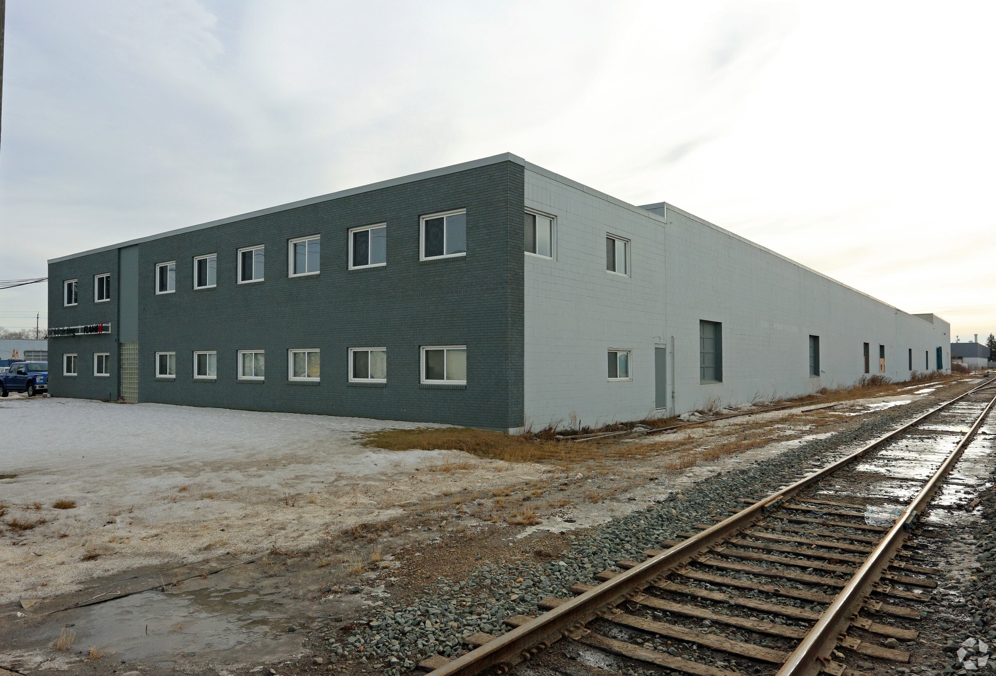 14345 123rd Ave NW, Edmonton, AB à louer Photo principale– Image 1 sur 21