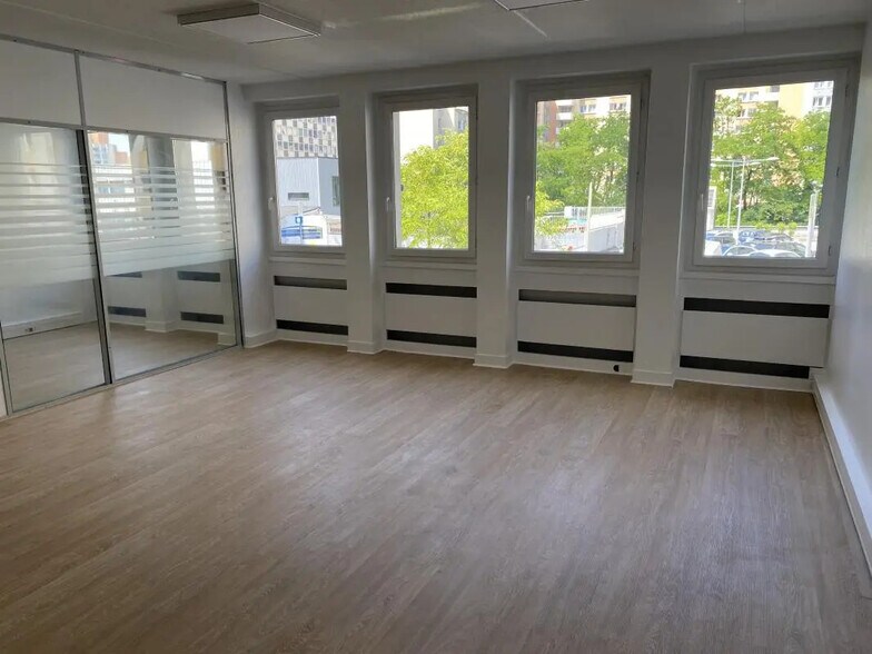 Bureau dans Créteil à louer - Photo de l’immeuble – Image 3 sur 5