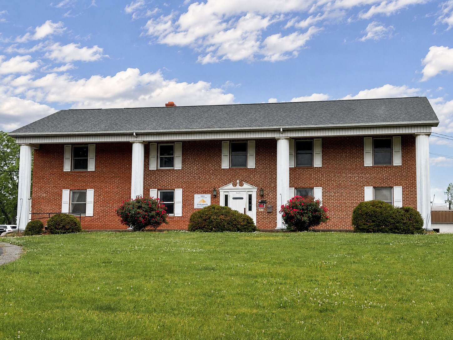 5021-5023 E Trindle Rd, Mechanicsburg, PA à louer Photo de l’immeuble– Image 1 sur 3