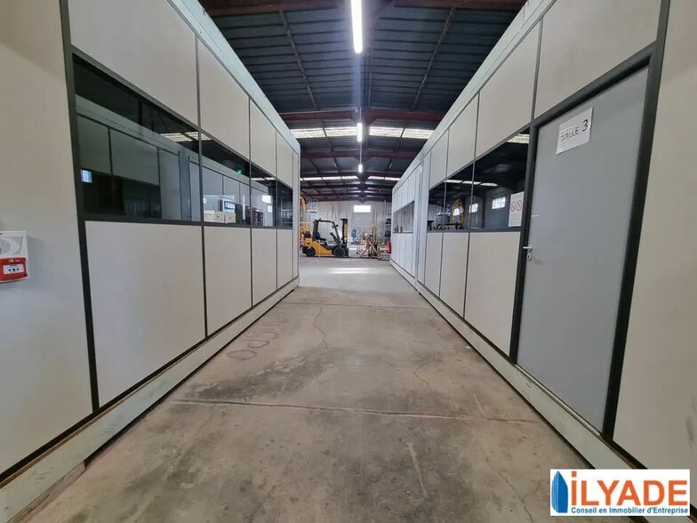 Rue De La Glacière, Vitrolles à louer - Photo de l’immeuble – Image 3 sur 8