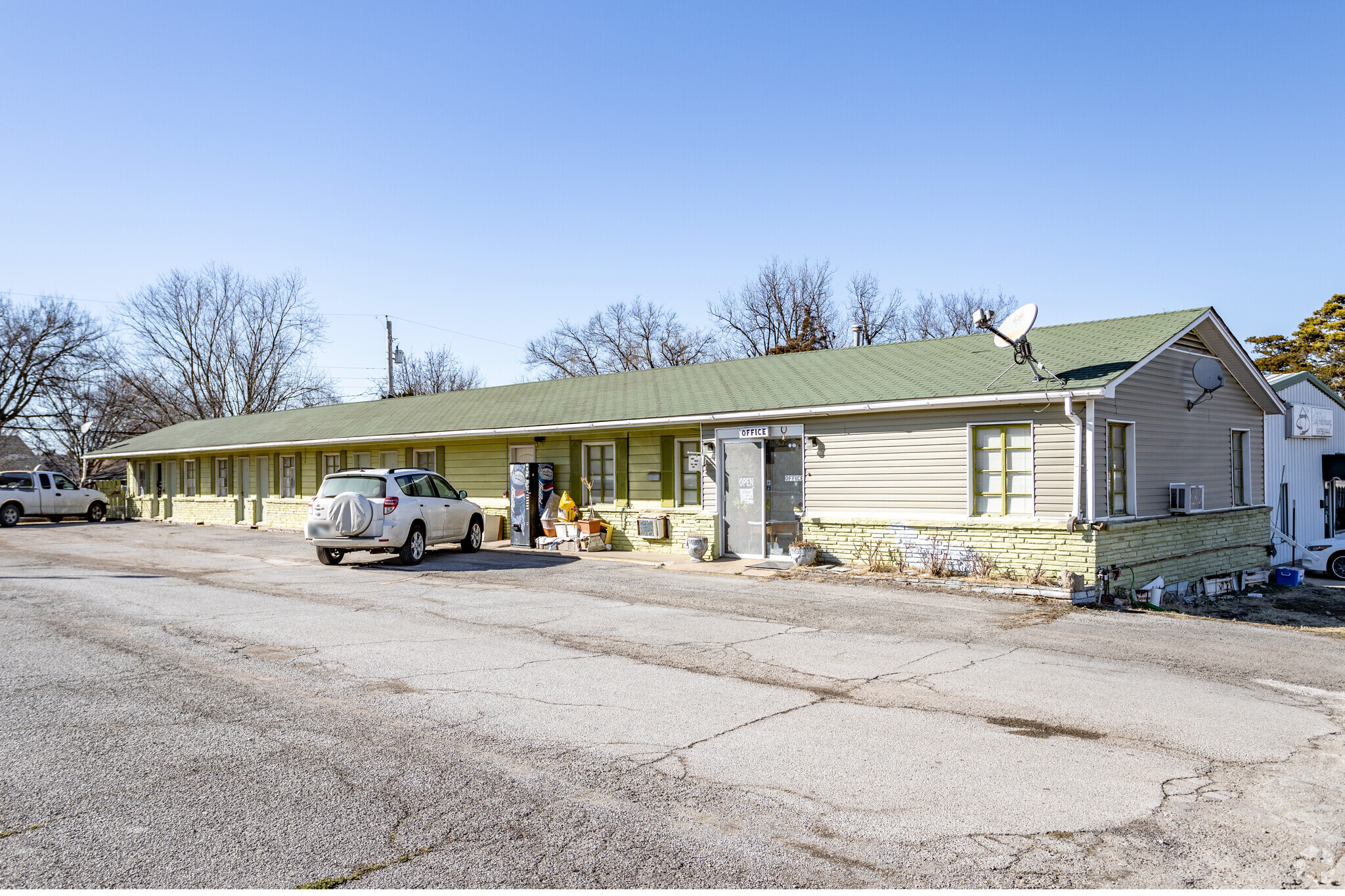 918 S Wood Dr, Okmulgee, OK à vendre Photo principale– Image 1 sur 5