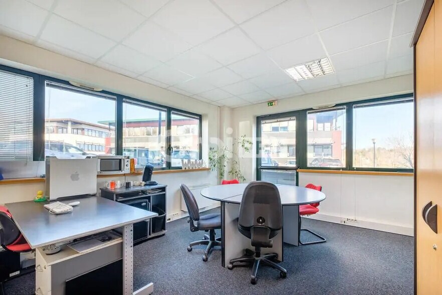 Bureau dans Lissieu à vendre - Photo de l’immeuble – Image 3 sur 8