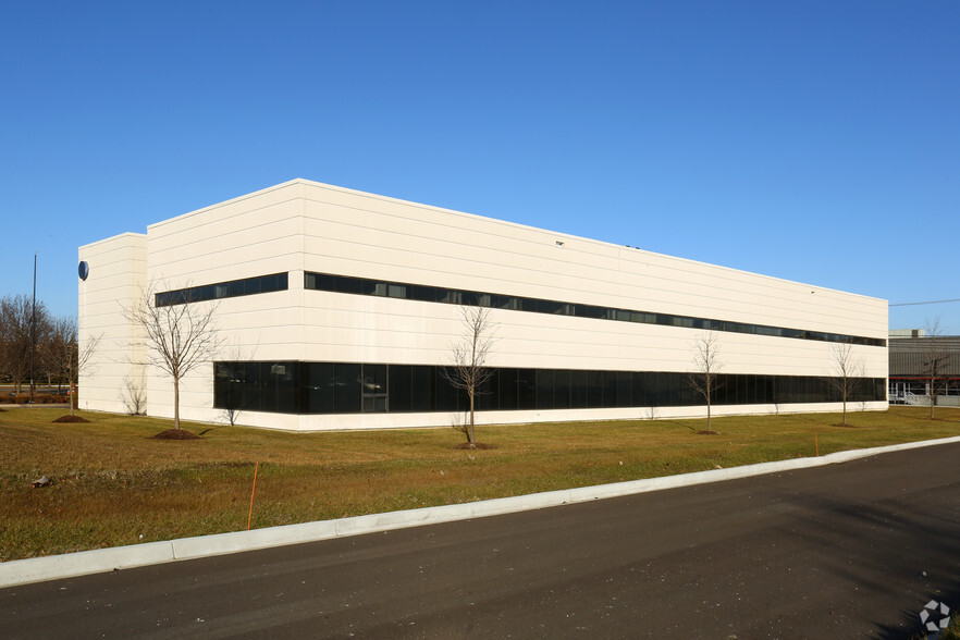 11878 Hubbard St, Livonia, MI à louer - Photo de l’immeuble – Image 1 sur 12