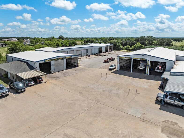 1188 N McLennan Dr, Elm Mott, TX à vendre - Photo de l’immeuble – Image 2 sur 6