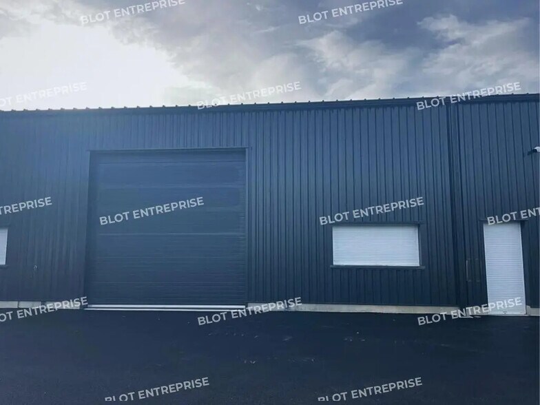 Local d’activités dans Lanvollon à louer - Photo de l’immeuble – Image 3 sur 6