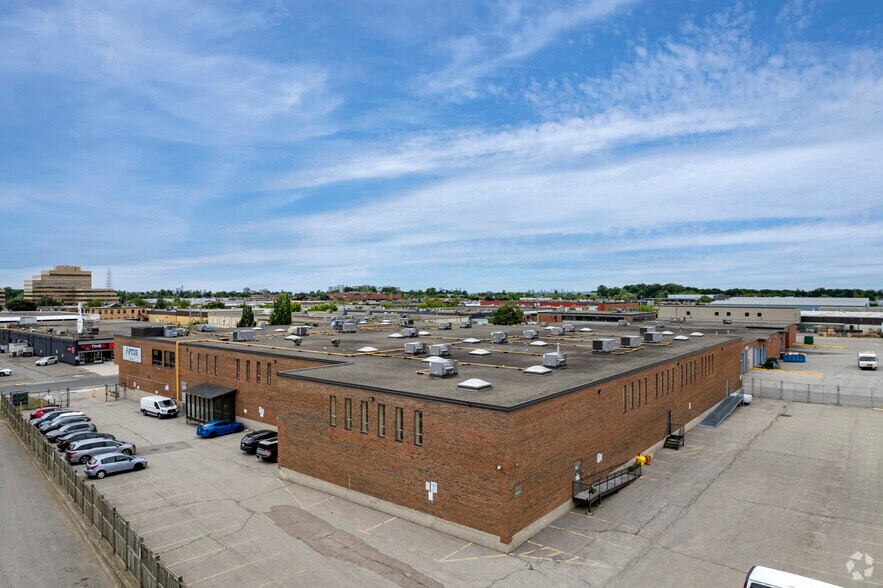40 Samor Rd, Toronto, ON à louer - Photo de l’immeuble – Image 3 sur 6