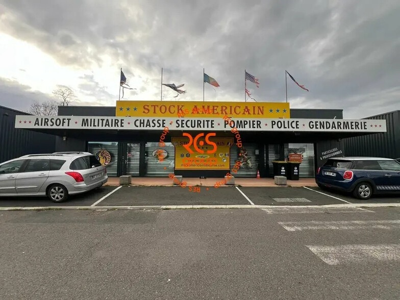 Local commercial dans Les Billaux à louer - Photo de l’immeuble – Image 1 sur 7