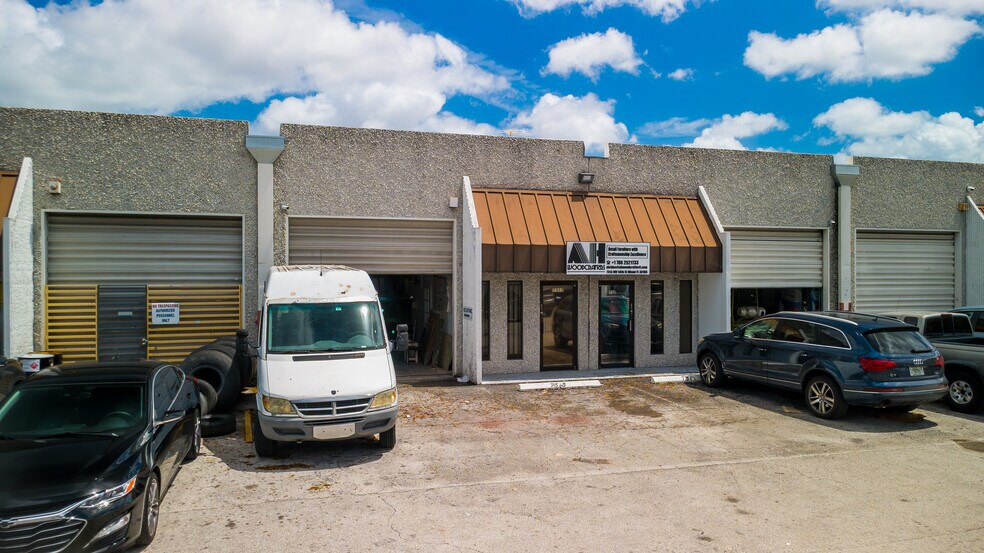 7313 NW 56th St, Miami, FL à vendre - Photo de l’immeuble – Image 2 sur 13