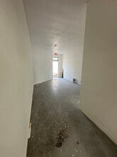 18480-18484 W Dixie Hwy, North Miami Beach, FL à louer Photo intérieure– Image 2 sur 5
