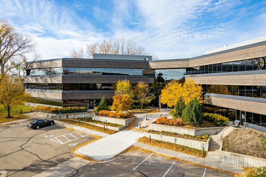 1295 Northland Dr, Mendota Heights, MN à louer - Photo de l’immeuble – Image 1 sur 23