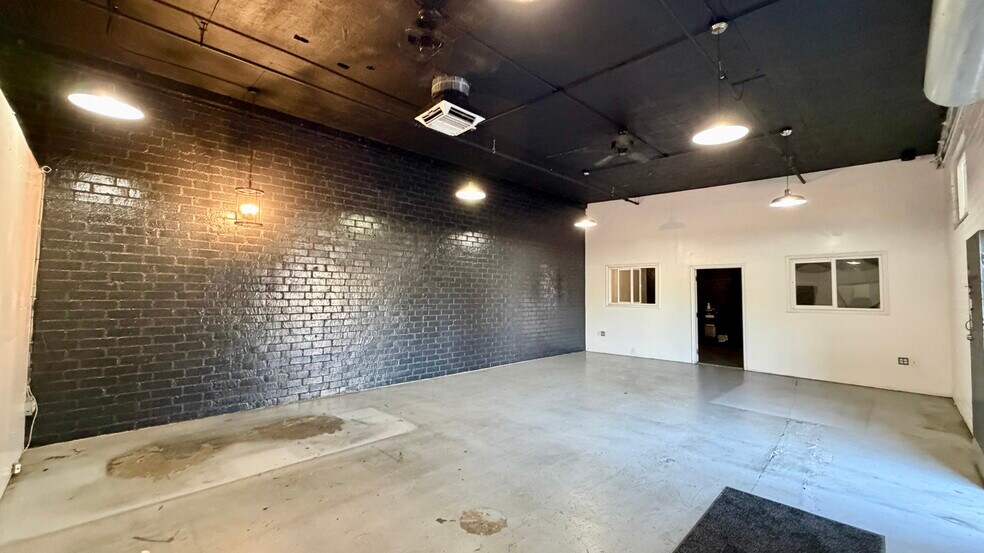 14855 Bessemer St, Van Nuys, CA à louer - Photo de l’immeuble – Image 3 sur 15
