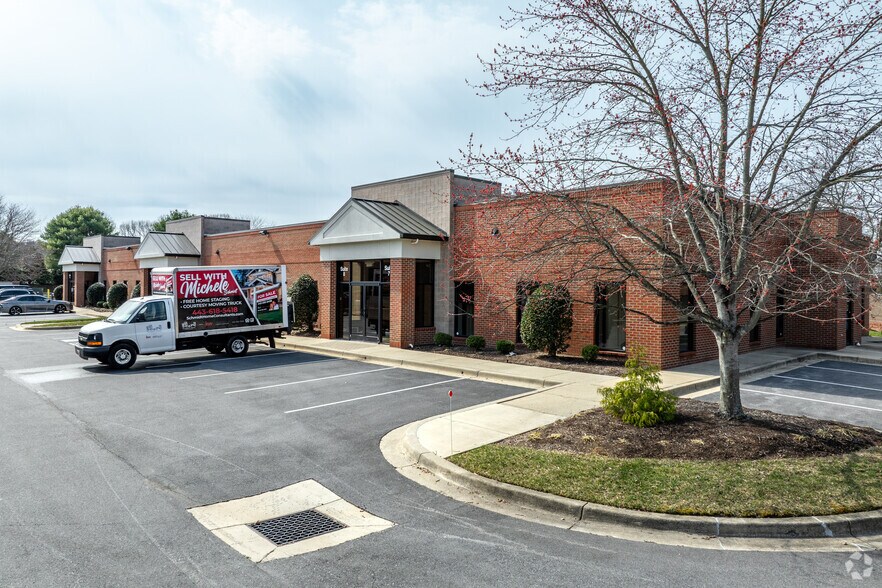 2130 Priest Bridge Dr, Crofton, MD à louer - Photo de l’immeuble – Image 3 sur 4