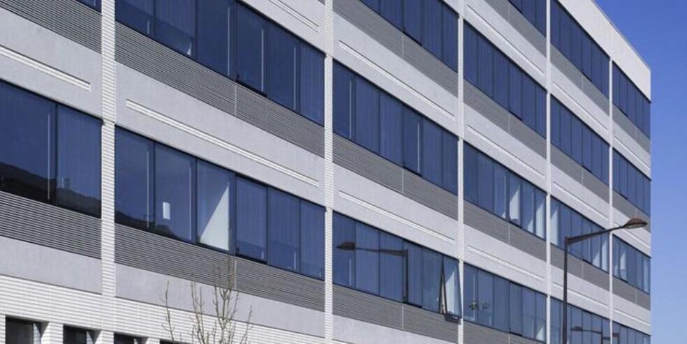 1 Avenue De Westphalie, Montigny-le-Bretonneux à louer - Photo de l’immeuble – Image 2 sur 7