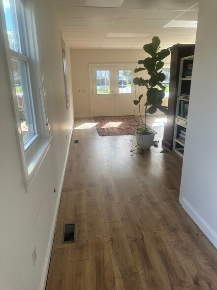 1041 Main Rd, Westport, MA à louer - Photo intérieure – Image 3 sur 10