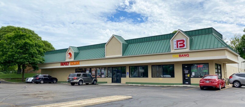 609-611 Dundee Ave, Elgin, IL à louer - Photo de l’immeuble – Image 2 sur 5
