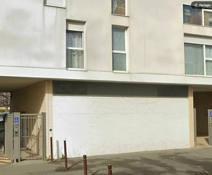 Local commercial dans Stains à louer - Photo de l’immeuble – Image 2 sur 4