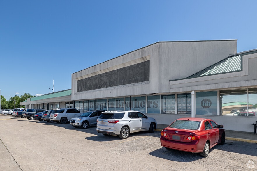 3340 N College Ave, Fayetteville, AR à louer - Photo de l’immeuble – Image 1 sur 3